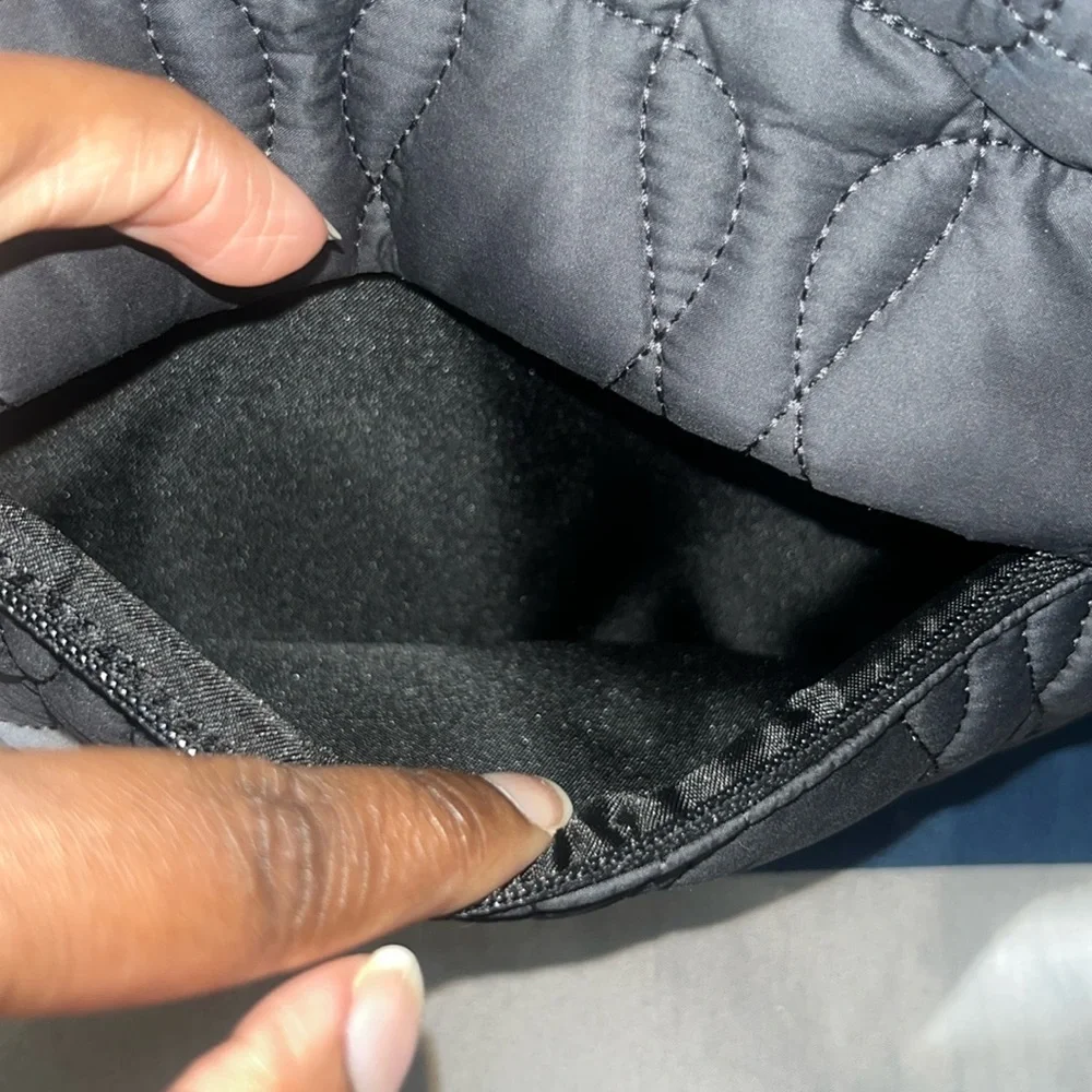 🍋🦄 LIKE NEW Lululemon Quilted Embrace 4L Crossbody Bag in Black (Looks GRAY)